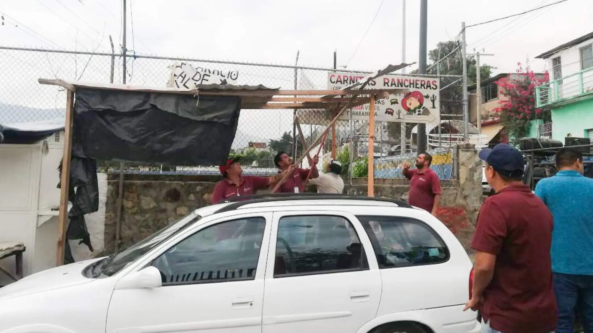 retiran comerciantes zapata